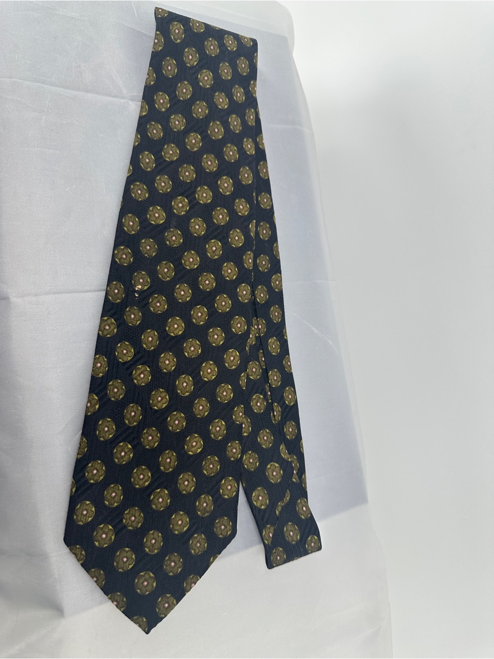 ROBERT TALBOTT BEST OF CLASS Tie 100% Silk Hand Sewn